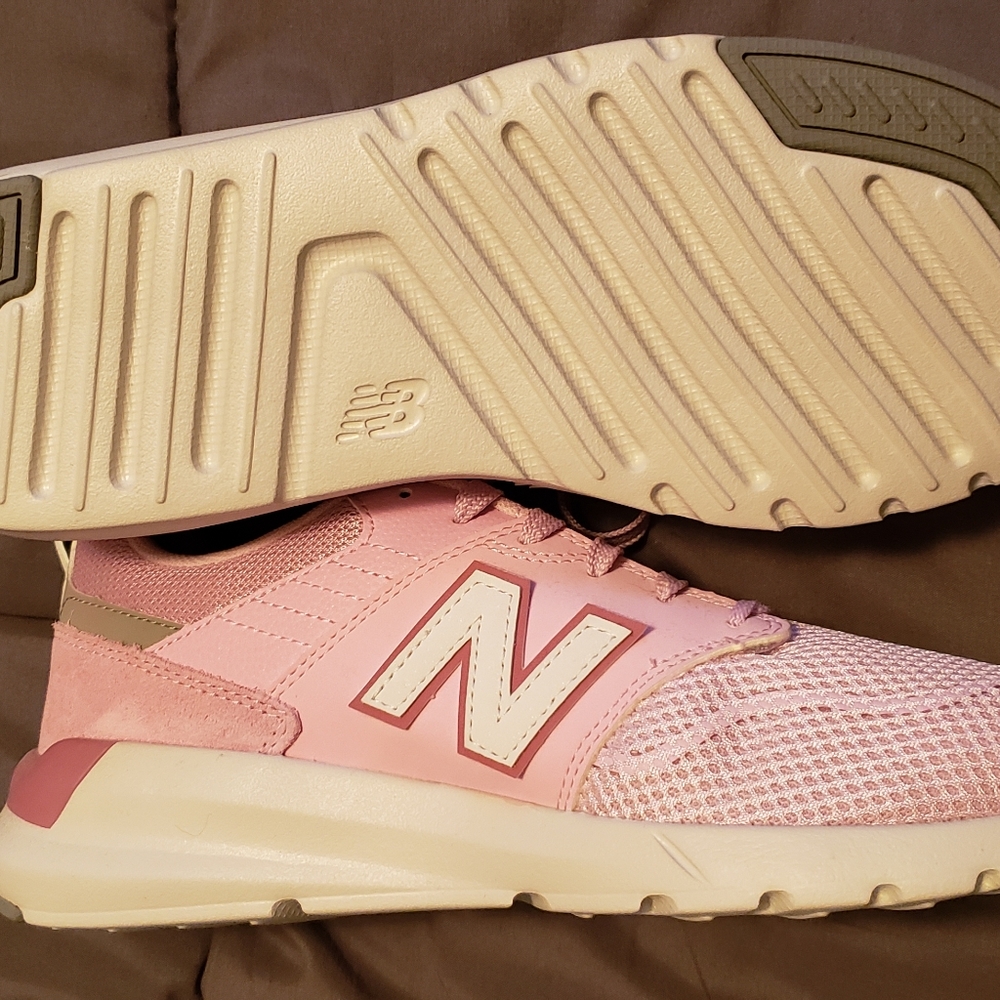 New Balance 009 Pink Sneakers